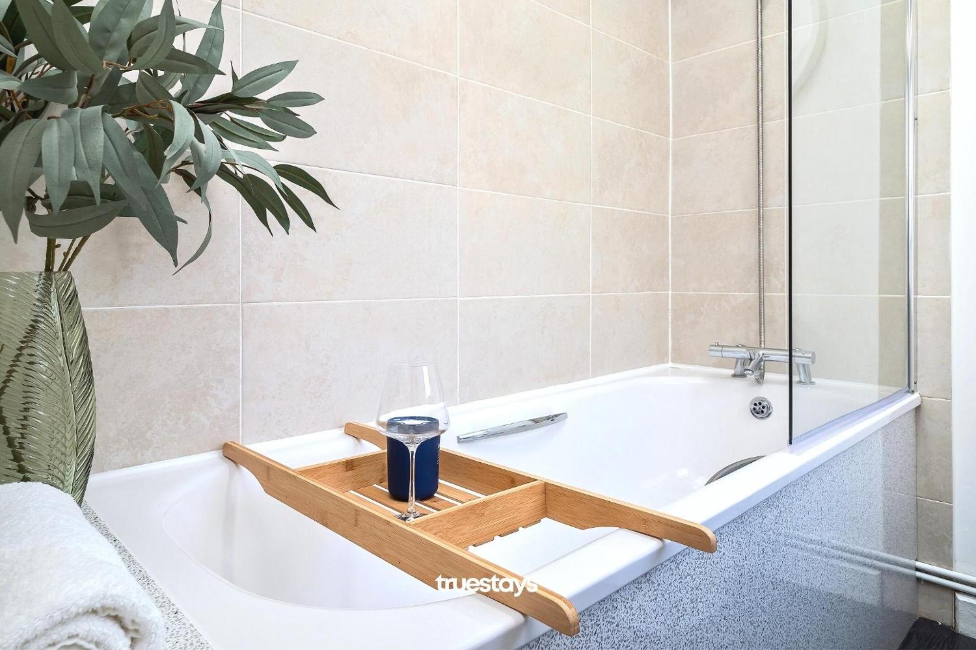Penkhull House By Truestays - 4 Bedroom House In Stoke-On-Trent المظهر الخارجي الصورة